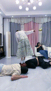 【麋鹿银儿】长裙女神暴力耳光物化双奴-脚踏板-坐垫-浓痰喂食 bf29333