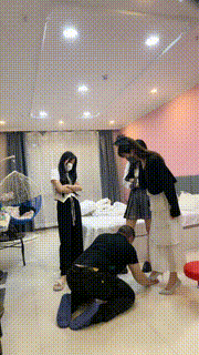 【文文】3学生S暴打班主任-踢踹-轮流喂口水咀嚼物 bf29108