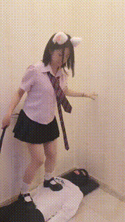 【依依子】萝莉学生主白袜肉丝全体重踩踏 bf26723