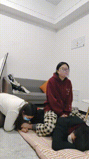 【樱樱】情侣主-让闺蜜下跪伺候-骑狗背_踩踏_奴下奴【四】