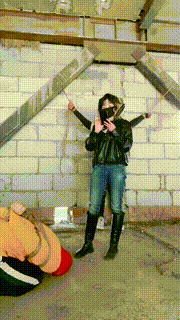 【美离子】户外刑房暴力鞭打双奴清理靴子吃土 bf25010