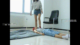 甜美【媛媛女主】运动鞋调教贱狗！