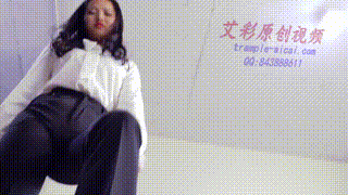 老师踩死小偷